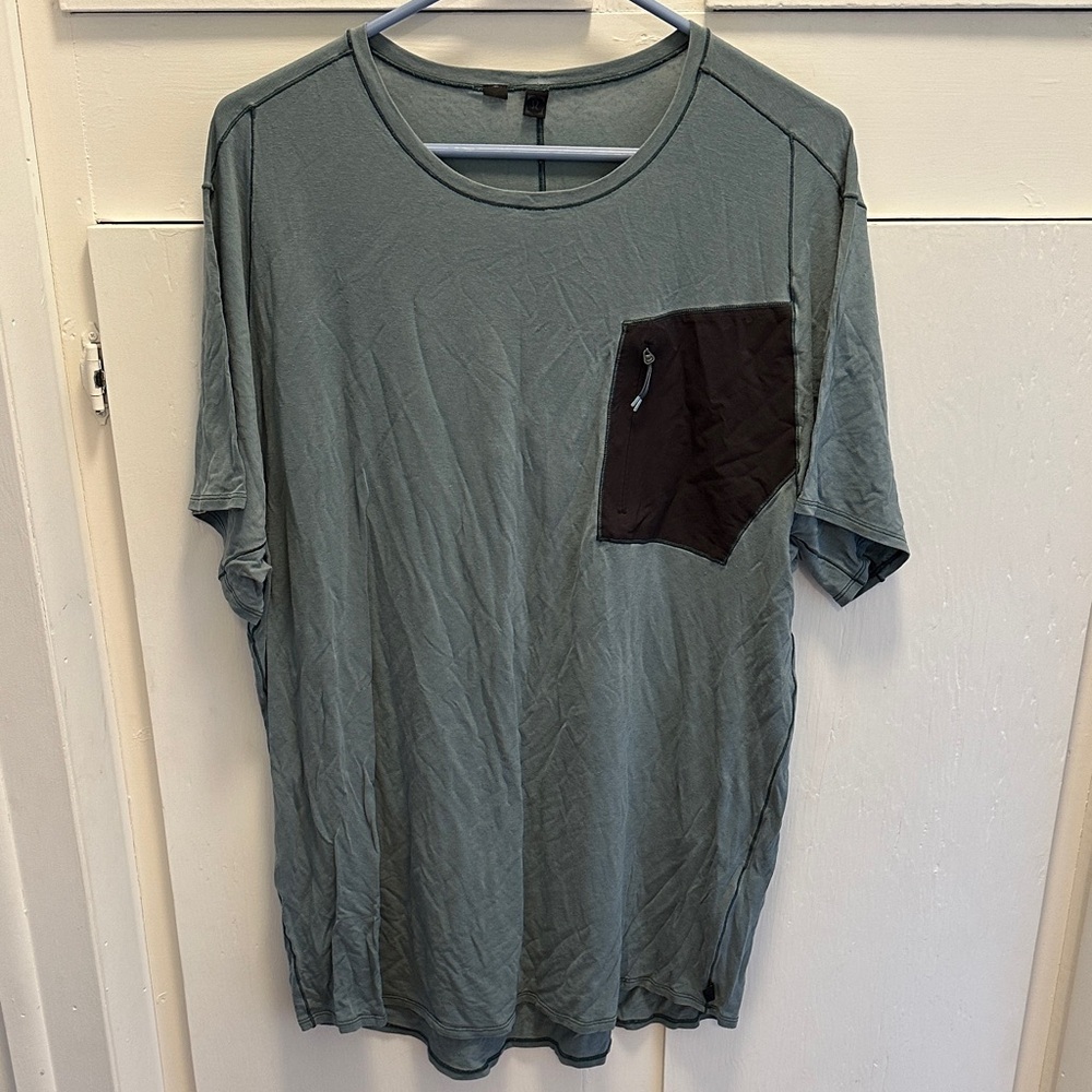 Men's Lululemon Sage Teal T-Shirt with Black Pocket XL